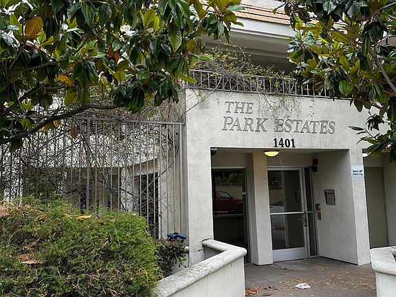 4th image of 1401 N Greenbrier Rd APT 305
