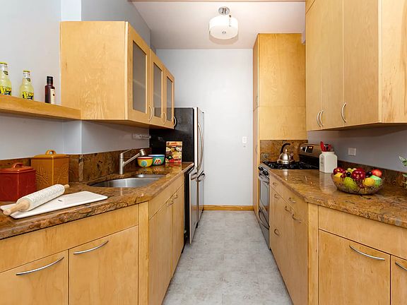 3rd image of 310 W 106th St #2EE