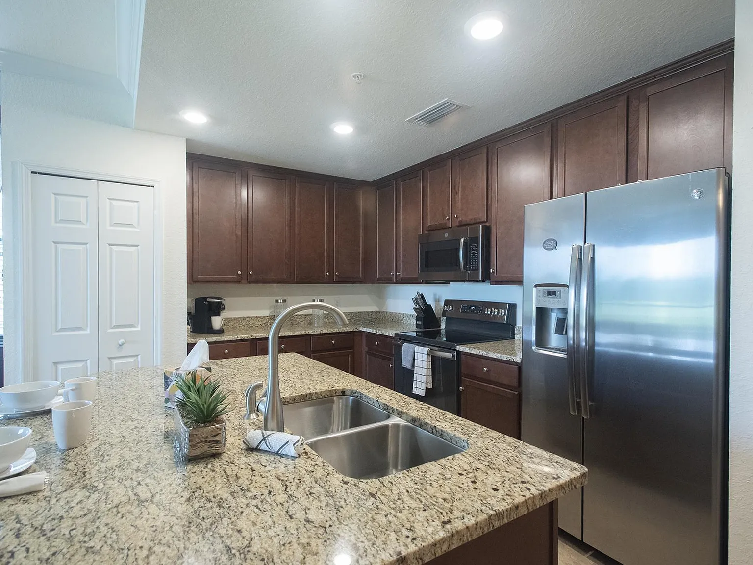 2 bed, 1142 sqft, $2,800 — Photo 3