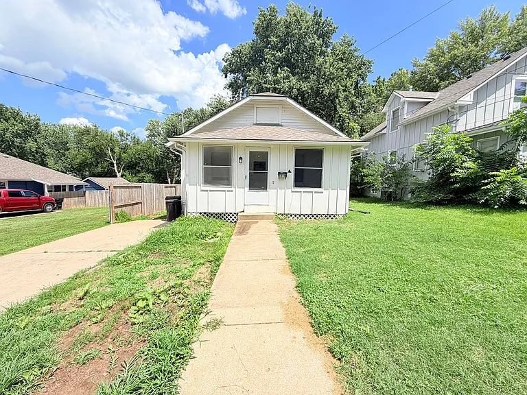 1317 N Spring St — Photo 1