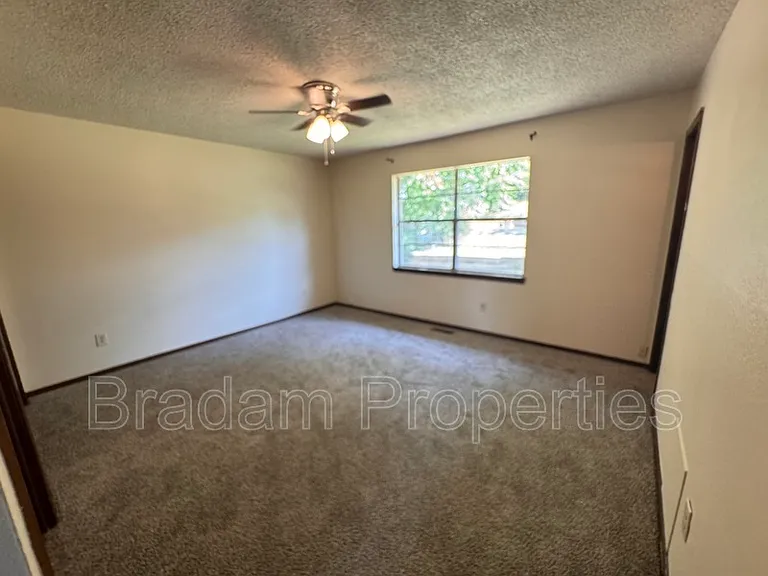 8506 E 56th St — Photo 11