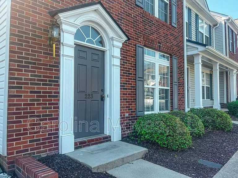 223 Spring Crossing Cir — Photo 1