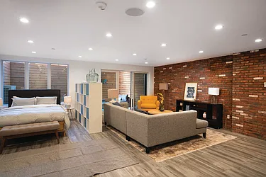 Sold by The InHouse Group