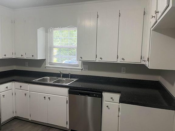 5th image of 221 Foxhall Dr