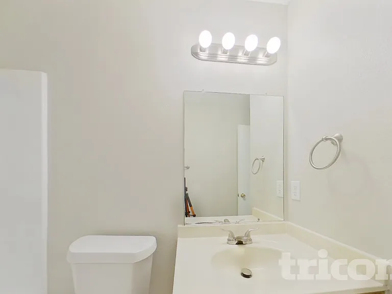 4865 Waterford Dr — Photo 16