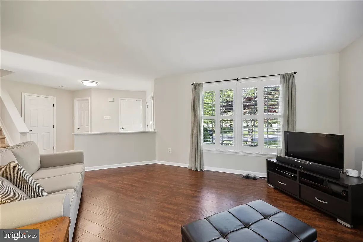 3 bed, 2202 sqft, $3,675 — Photo 4