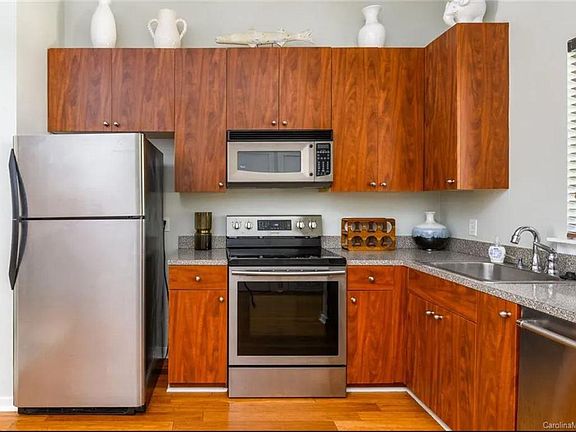 5th image of 3235 Wesley Ave