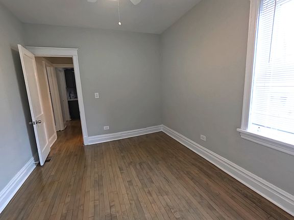 4th image of 3151 W Belle Plaine Ave #1