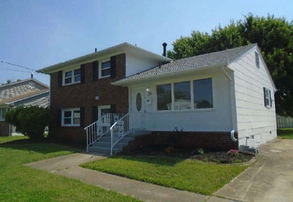 1st image of 28 Briarwood Dr