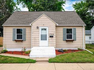 1705 Broadway St, Pekin, IL 61554