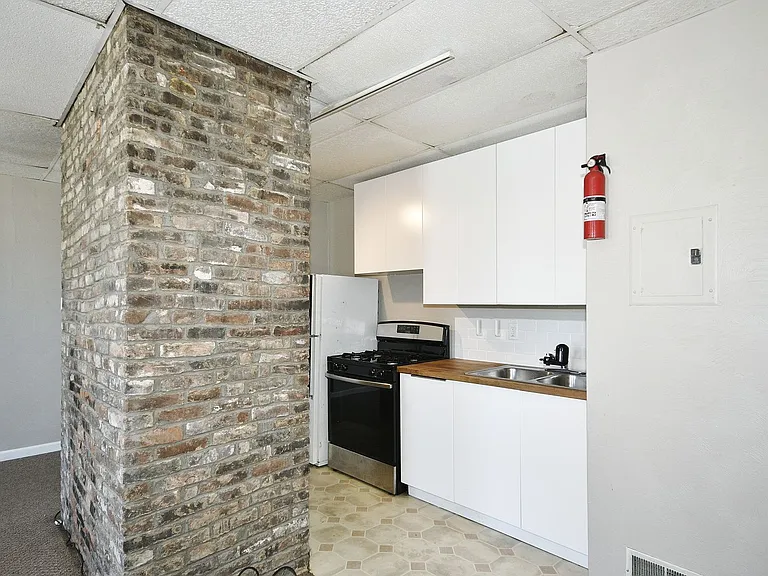 1606 Bingham St — Photo 10