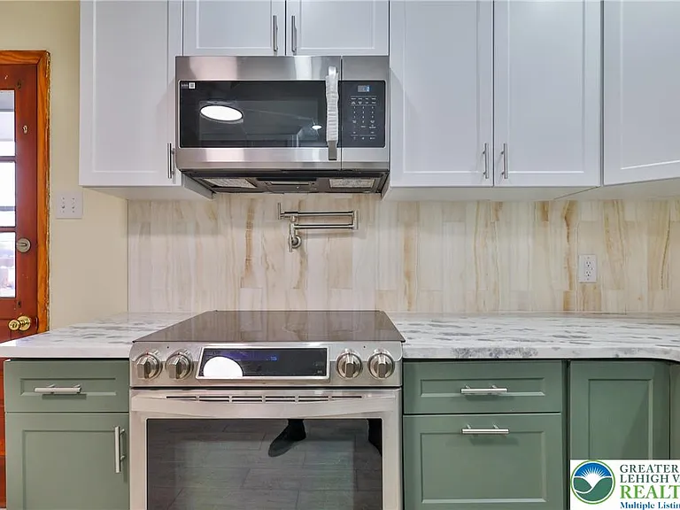 336 E Market St — Photo 5