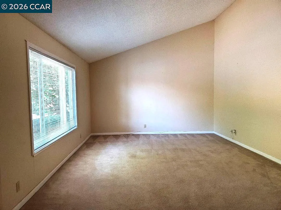 4 bed, 2149 sqft, $4,000 — Photo 4