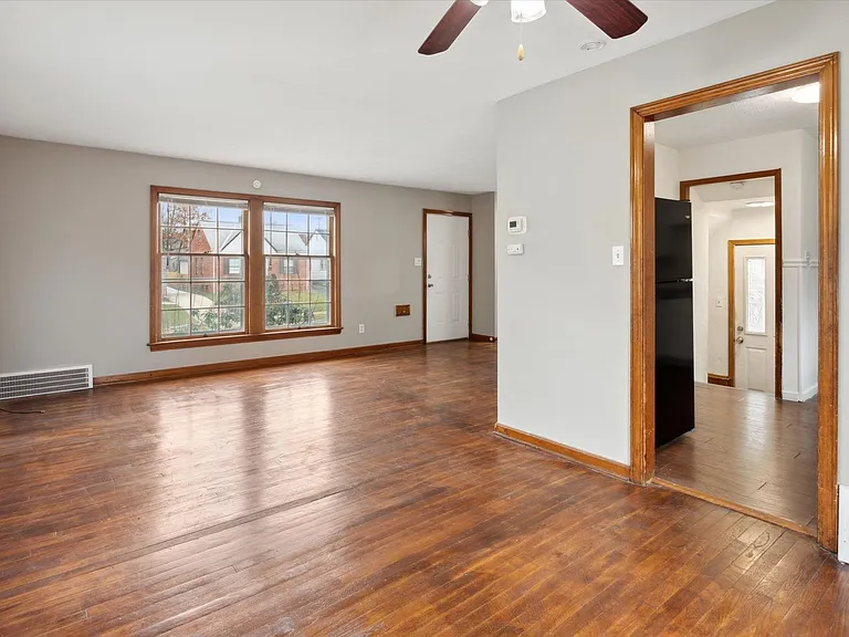 9504 S Highland Ave — Photo 7