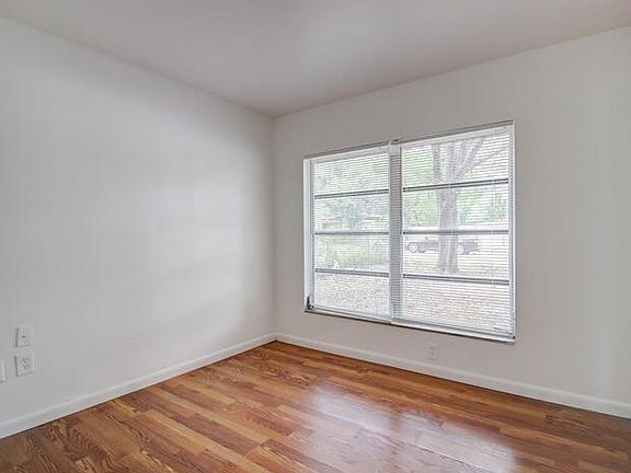 5th image of 2613 E 99th Ave