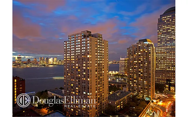 Rented by Douglas Elliman | media 16