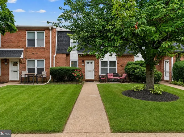 1120 Harbour Dr, Palmyra, NJ 08065