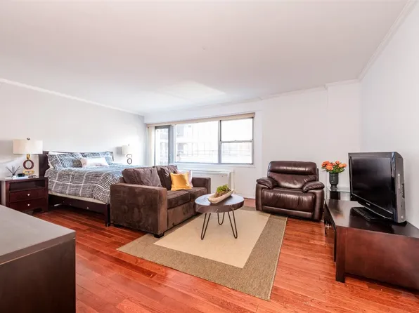 330 East 49th Street image 1 of 22