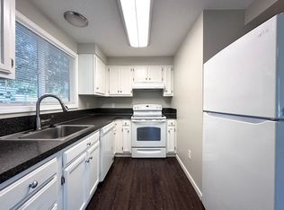 2 Bed 1 Bath Duplex with Garage and Spacious Yard in Gresham!, Gresham, OR 97080