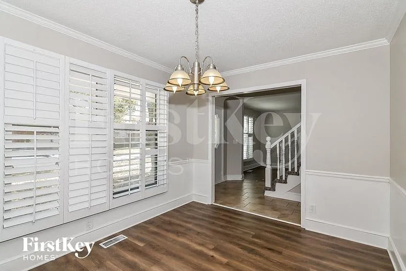 4 bed, 2.5 bath, 2372 sqft, $3,065 — Photo 4