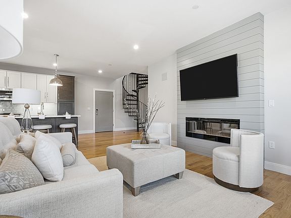 3rd image of 178 Robertson St Penthouse 7