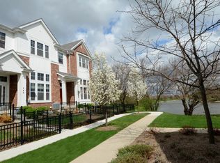 546 Grosvenor Ln, Aurora, IL 60504