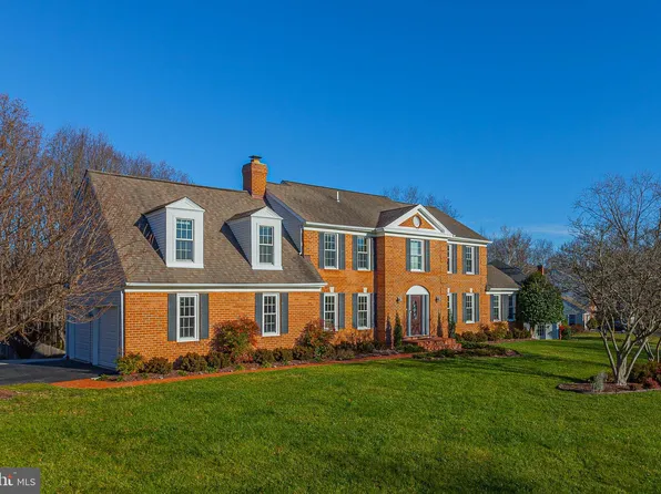 16301 Promontory Ct, Rockville, MD 20853