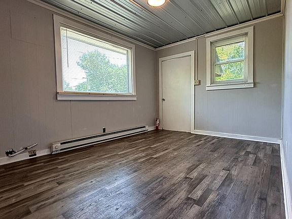 4th image of 2830 Nichols Ave