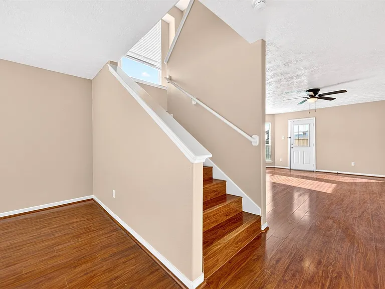 15014 Middle Oaks Blvd — Photo 27