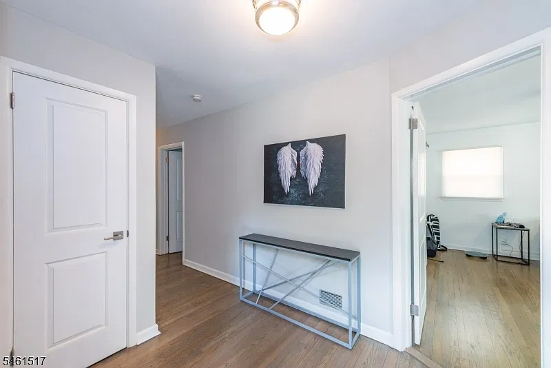 4 bed, 3.0 bath, $6,000 — Photo 3