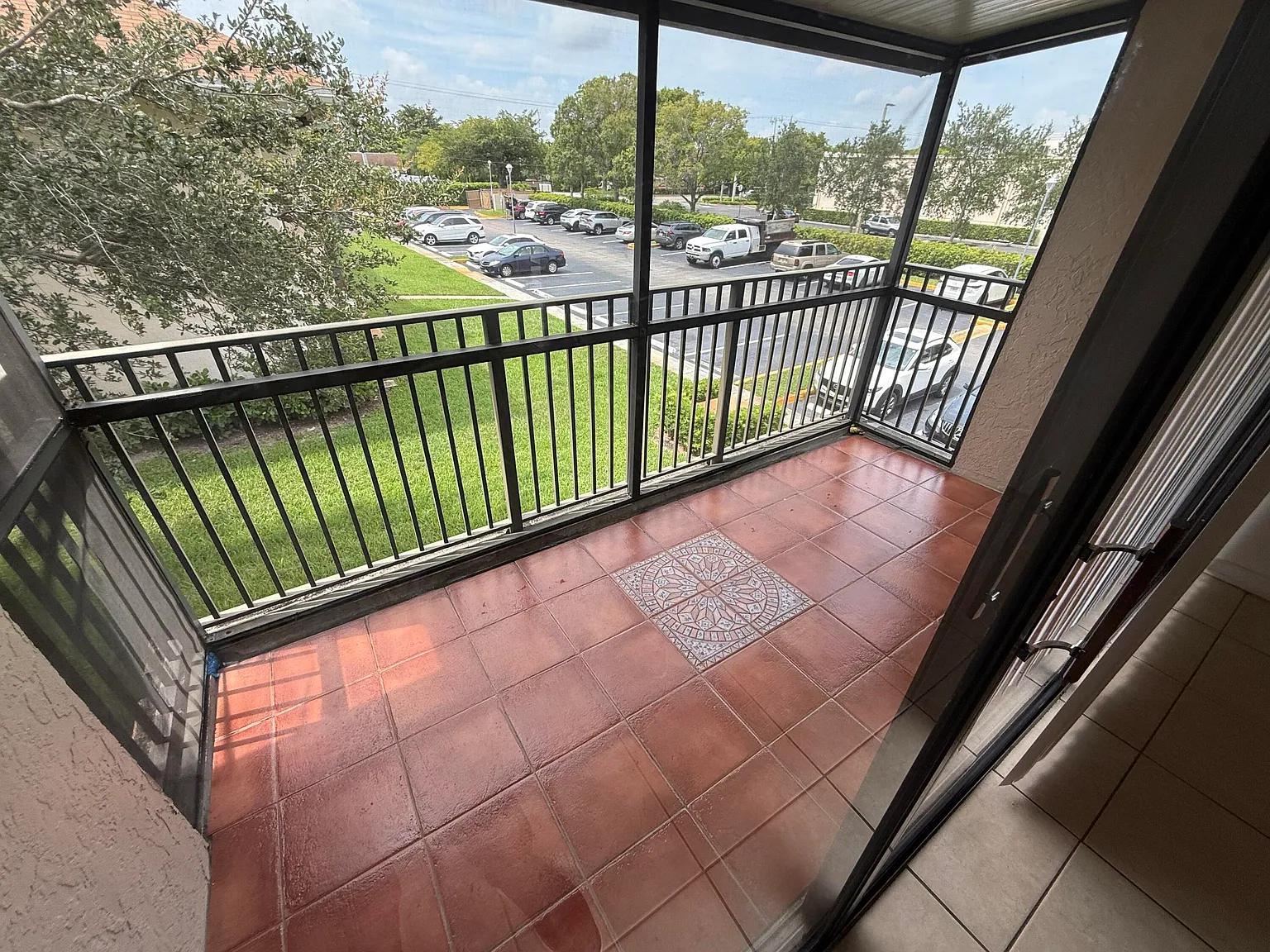 2 bed, 2.0 bath, 884 sqft, $2,200 — Photo 3