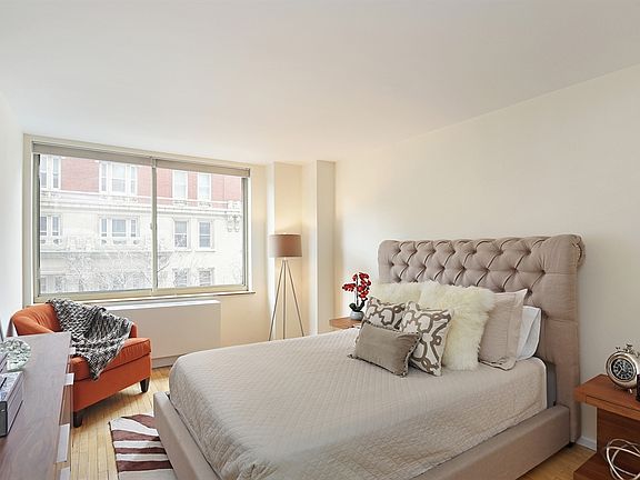 3rd image of 250 W 90th St APT 4G