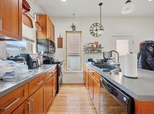 928 S 15th St #B, Philadelphia, PA 19146