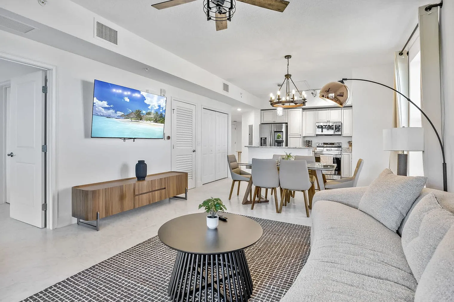 5 bed, 5.0 bath, 2960 sqft, $8,874 — Photo 2