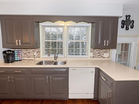 4th image of 23709 Greenleaf Blvd