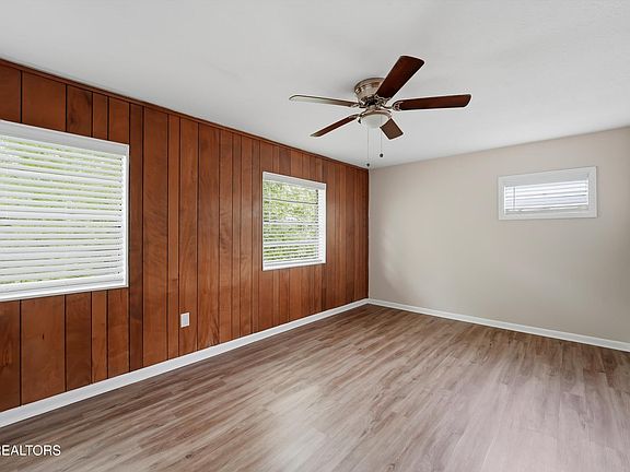 5th image of 111 Tacoma Rd #105
