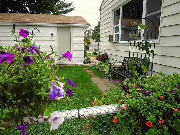 4th image of 170 Titus St