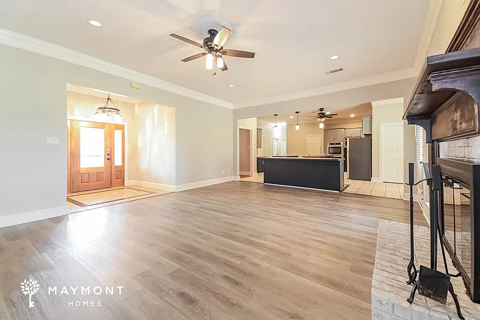 3 bed, 2.0 bath, 2511 sqft, $2,427 — Photo 4