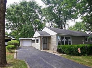 2903 Cardinal Dr, Rolling Meadows, IL 60008