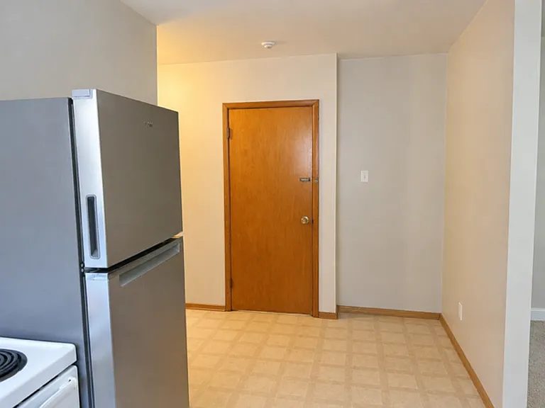462 Aulneau St #2A — Photo 2