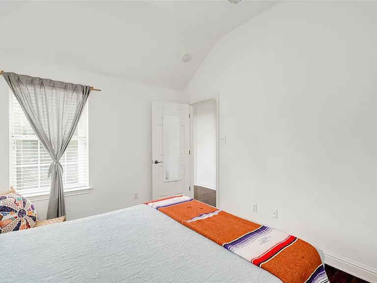 1802 Village Oak Ct — Photo 17