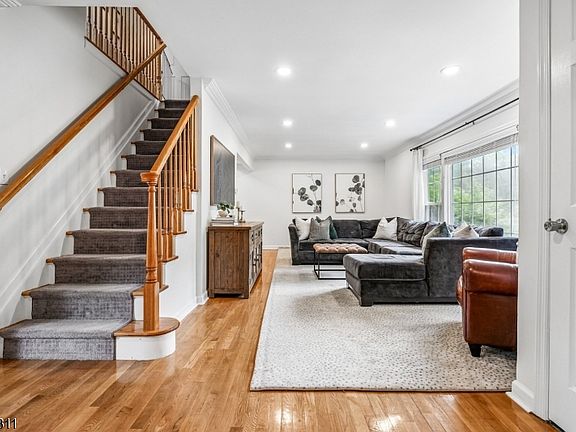 3rd image of 80 Briarwood Drive West