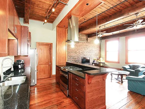 4th image of 130 W Jackson Ave #304