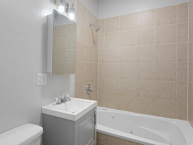 2009 W Jarvis Ave #3 — Photo 10