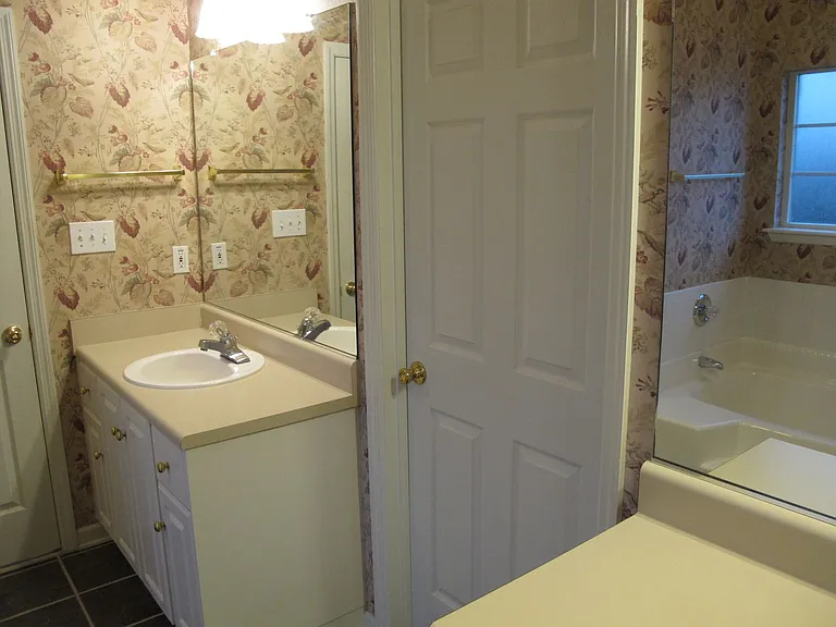 600 Surrey Ln — Photo 20