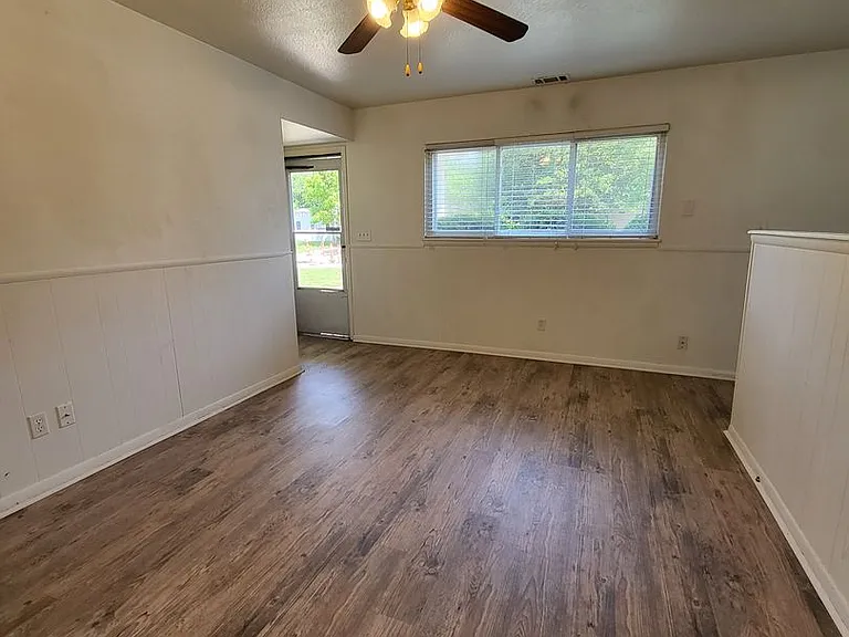 1506 Dakota St — Photo 3