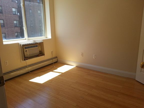 3rd image of 14135 Pershing Cres APT 3B