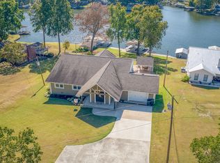 1540 Lakewood Dr E, Muscle Shoals, AL 35661