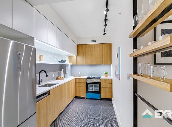 4th image of 633 Marcy Ave #308R