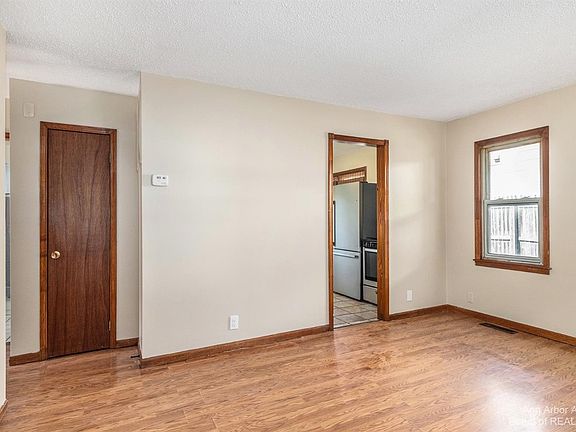 3rd image of 549 Bagley Ave